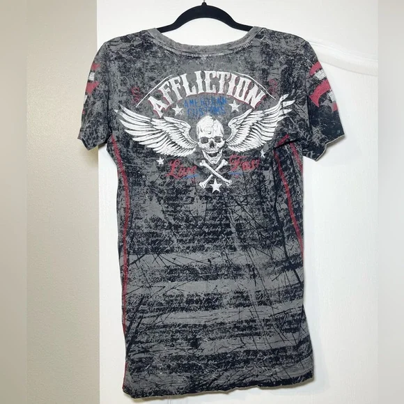 Buckle Affliction Black Gray Cutout V-Neck Graphic Tee - Picture 5 of 16